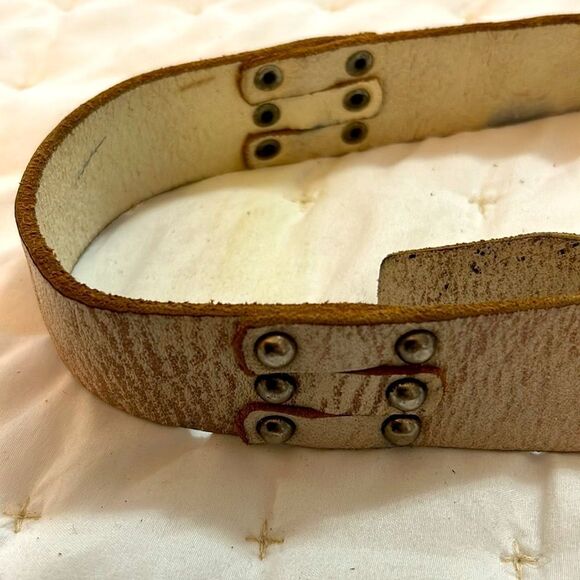 Leather Belt with Silver Buckle size small - Picture 3 of 7